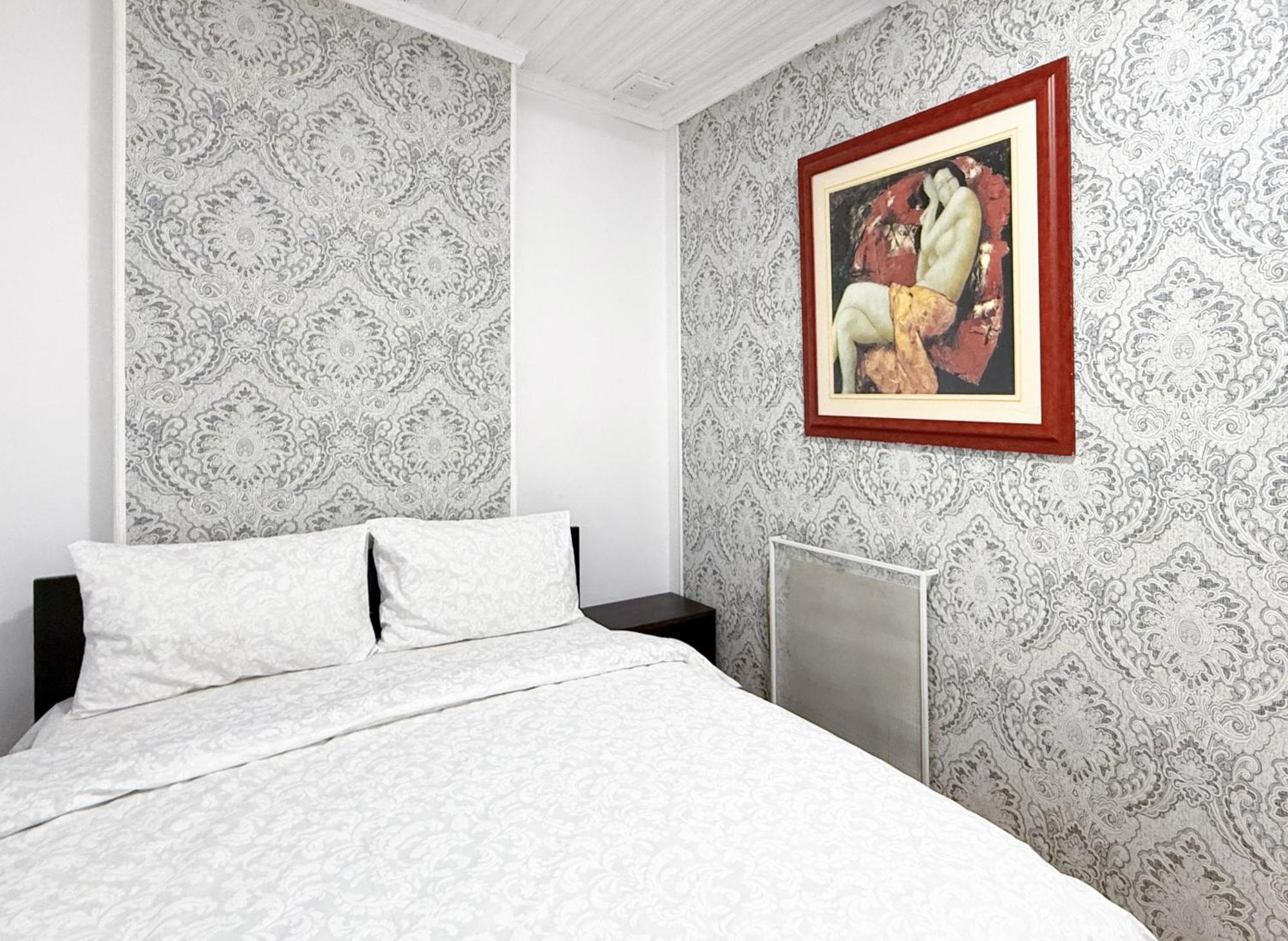 Teodora Square Apartments Площа Святого Теодора ลวีฟ ภายนอก รูปภาพ