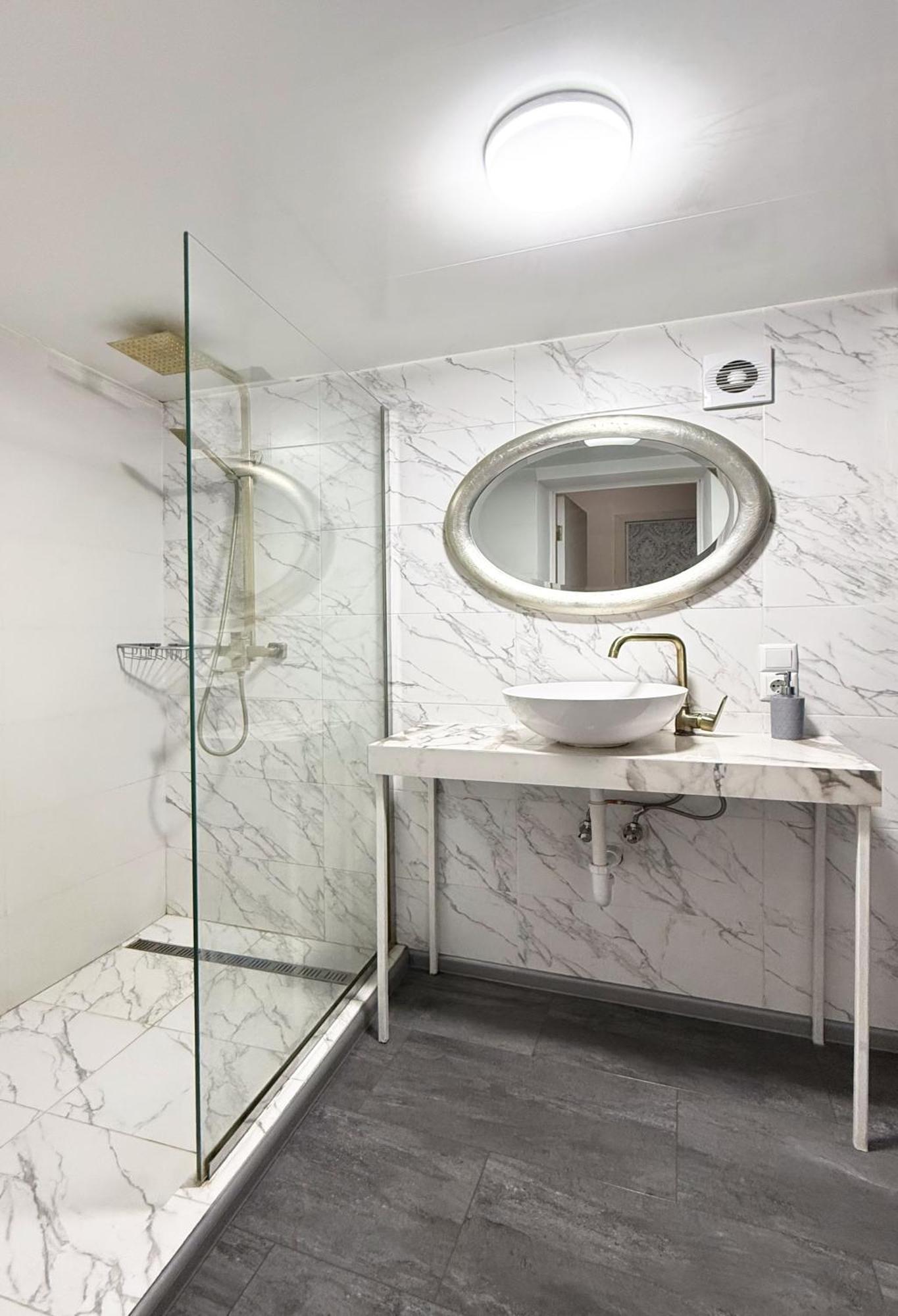 Teodora Square Apartments Площа Святого Теодора ลวีฟ ภายนอก รูปภาพ